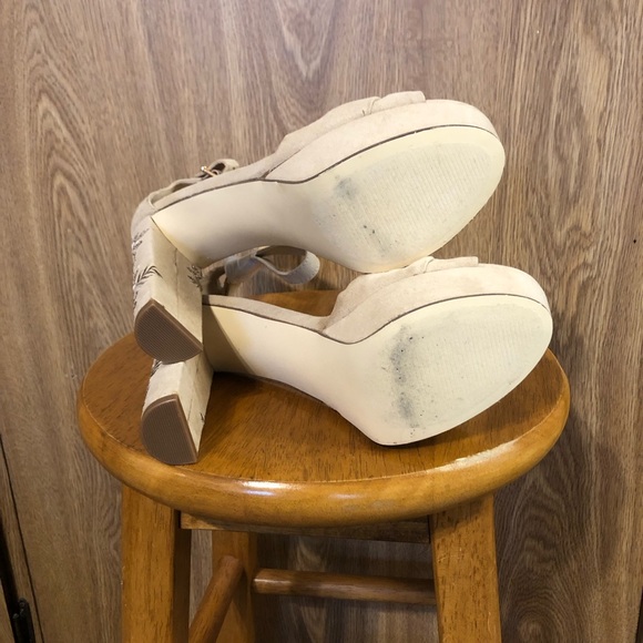 Shoedazzle Deanelle Cream Floral Embroidered Heels - Picture 3 of 5